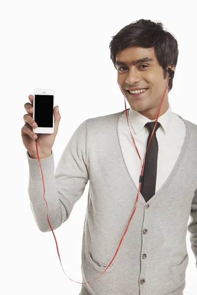 Homem Com Fone Ouvido Segurando Telefone Celular — Fotografia de Stock