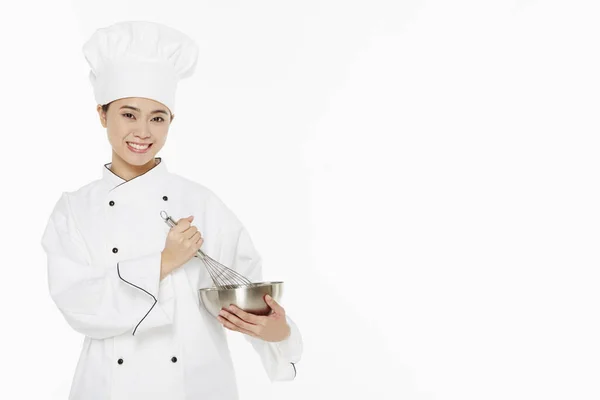 Vrouwelijke Chef Met Behulp Van Een Draad Garde — Stockfoto