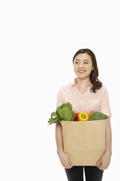 Mujer Alegre Con Una Bolsa Comestibles — Foto de Stock