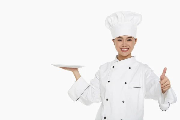 Chef Mujer Sosteniendo Una Bandeja — Foto de Stock