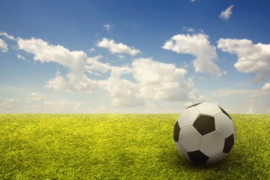 Oyun sahasında futbol topu