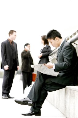 Yol kenarında bir grup satıcı.