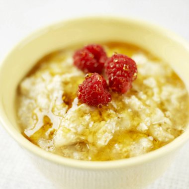 Yulaf lapasını ahududu ile kapatın. 