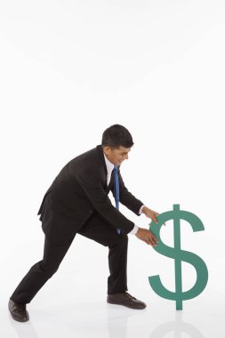 İşadamı dolar işaretini çekiyor.