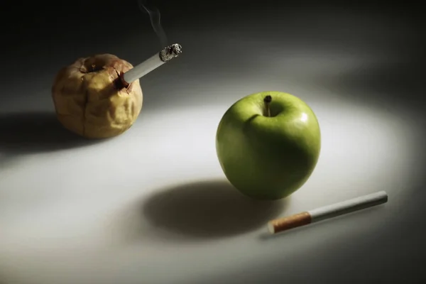 Rotten Apple Smoking Cigarette Green Apple Unlit Cigarette Side — Stock Photo, Image