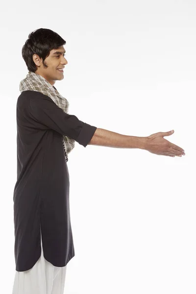 Mann Traditioneller Kleidung Zeigt Handgruß Geste — Stockfoto