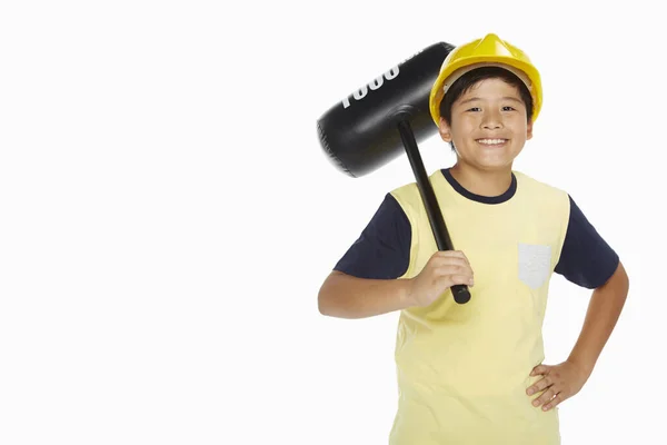 Niño Sosteniendo Martillo Juguete — Foto de Stock