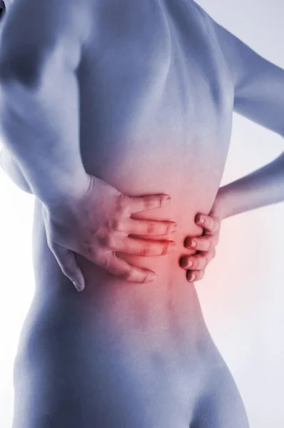 一个女人摸着她的背痛的背影 — 图库照片