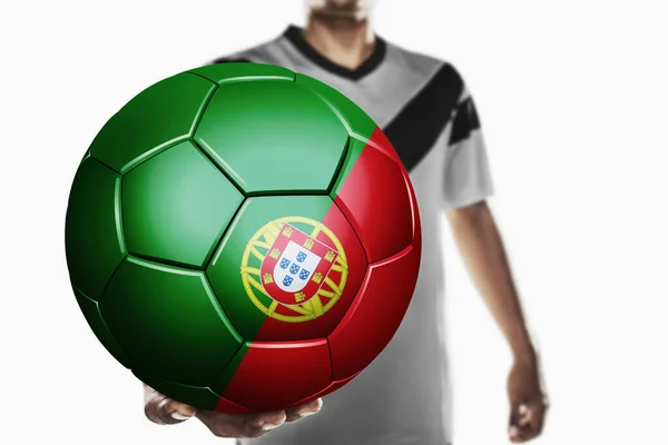 Футболист Держащий Португальский Футбольный Мяч — стоковое фото