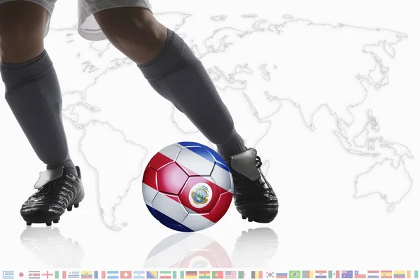 Jugador Fútbol Drible Una Pelota Fútbol Con Bandera Costa Rica — Foto de Stock