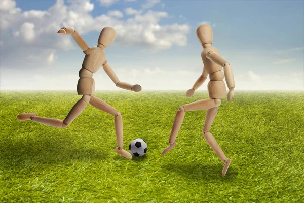 Modelos Manequins Madeira Jogando Futebol — Fotografia de Stock