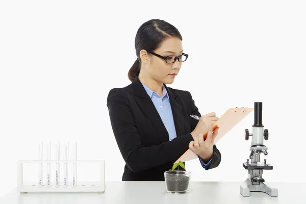 Businesswoman Writing Notes Her Clipboard — Stock Photo, Image