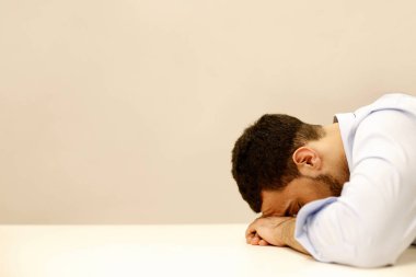 İşadamı başarısızlığının yasını tutuyor