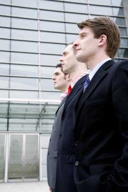 İş adamları sıraya dizildi.