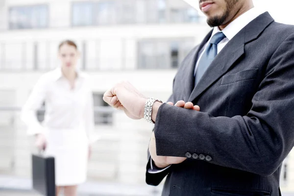 Empresario Comprobando Hora Reloj — Foto de Stock