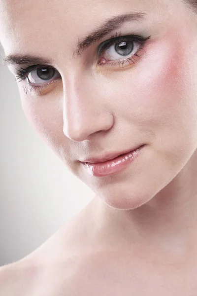 Makyajlı Bir Kadının Yüzüne Yakın Çekim — Stok fotoğraf
