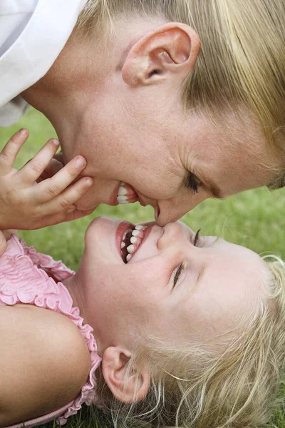 Moeder Dochter Hebben Plezier — Stockfoto