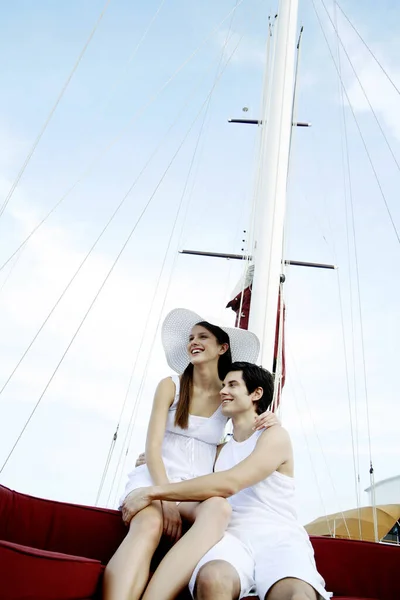 Couple Cruising Yacht — Stock Photo, Image