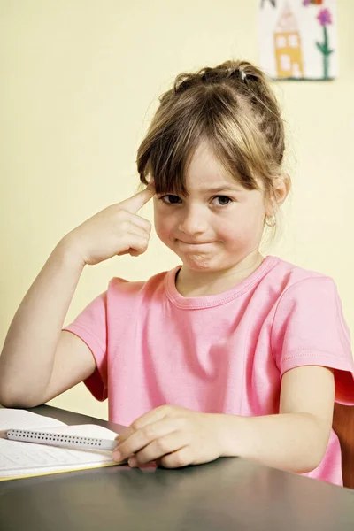 Girl Thinking While Sitting Her Table — Stock Photo, Image