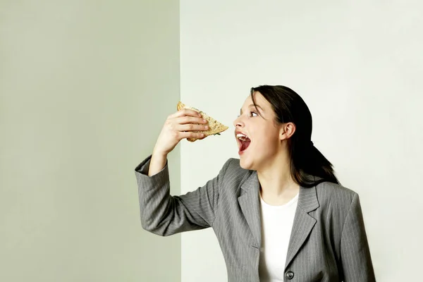 Retrato Una Mujer Empresaria Sonriente Con Bandera — Foto de Stock