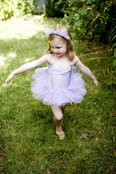 Fille Costume Ballet Danse Frappante Dans Parc — Photo