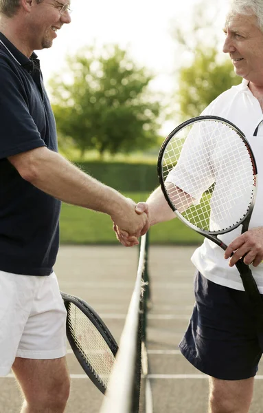 Two Men Shaking Hands Tennis Court — Stock Photo, Image