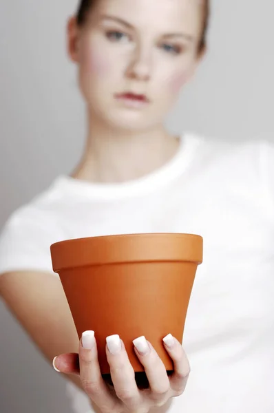 Mulher Segurando Vaso Flores — Fotografia de Stock