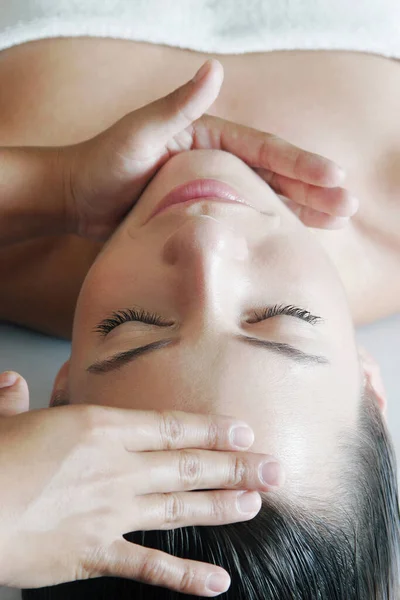 Woman Getting Head Massage — Stock Photo, Image