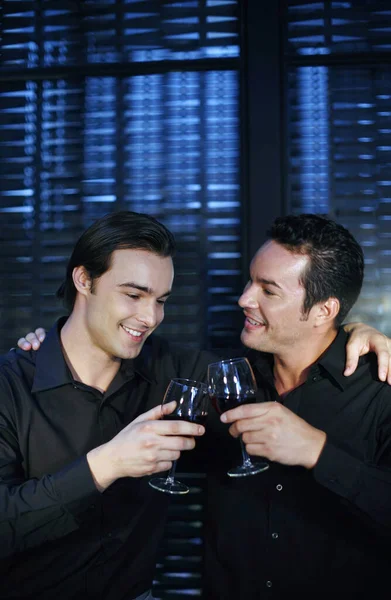 Dos Hombres Proponiendo Brindis — Foto de Stock