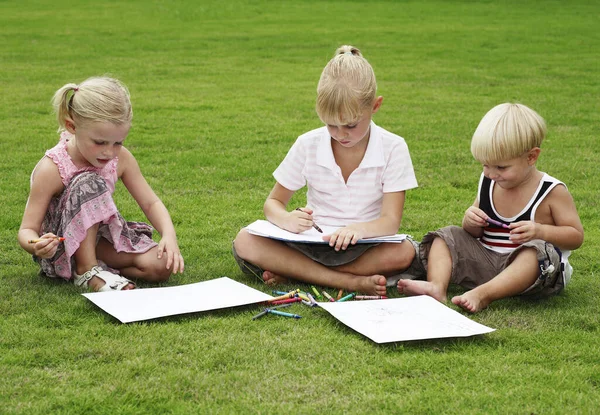 Barn Som Ritar Sommarparken — Stockfoto