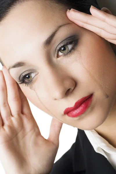 Mascara Gemengde Tranen Stroomt Langs Wang Van Vrouw — Stockfoto