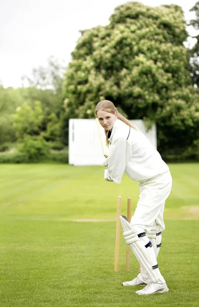 Female Cricket Player Holding Cricket Bat — Stock Photo, Image