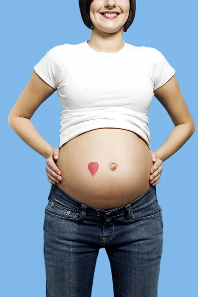Беременная Женщина Сердцем Животе — стоковое фото