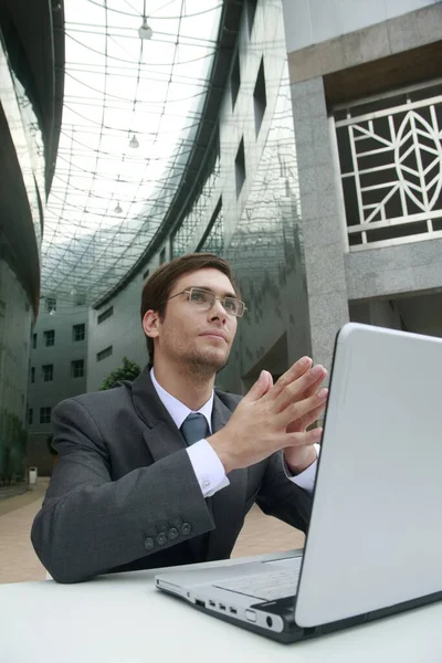 Jovem Empresário Profundo Pensamento — Fotografia de Stock