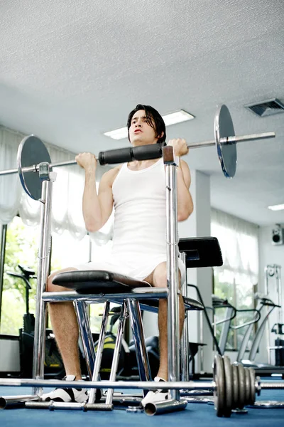 Vektløfting Menn Gymsalen – stockfoto