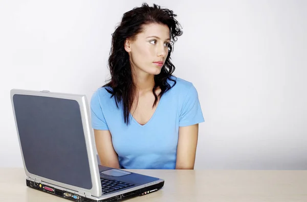 Woman Sitting Front Laptop Thinking — Stock fotografie