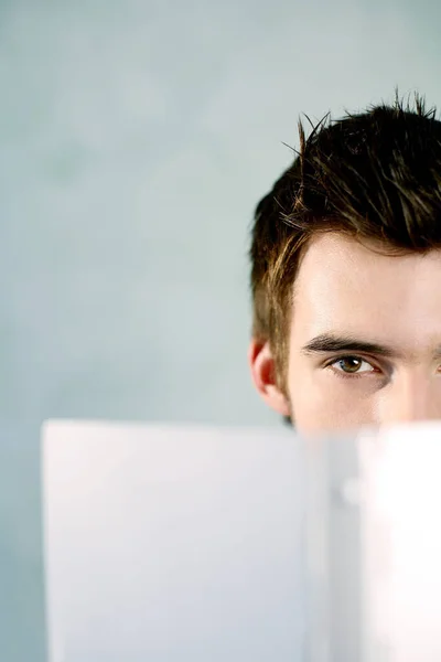 Man Reading Book Front Viewss — Fotografia de Stock