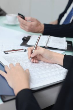 Ofiste çalışan iş adamları