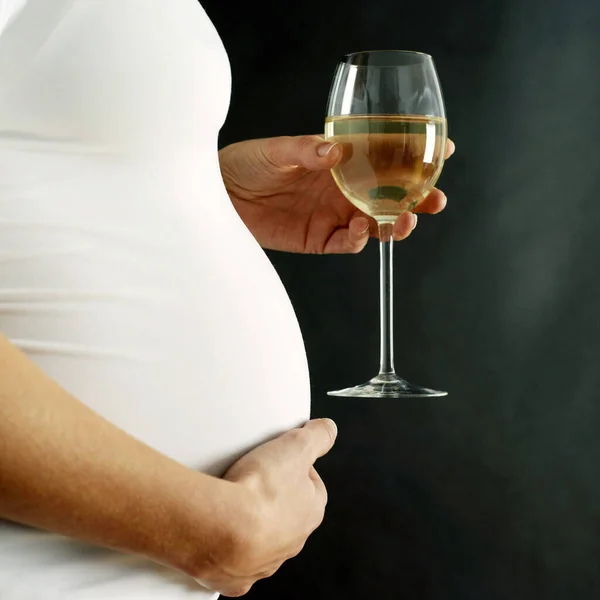 Pregnant Woman Holding Glass Wine — Stock Photo, Image
