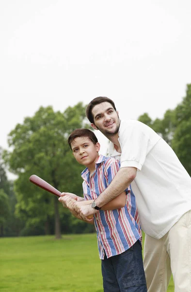 Padre Hijo Jugando Béisbol — Foto de Stock