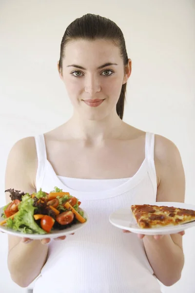 Donna Con Pizza Insalata — Foto Stock