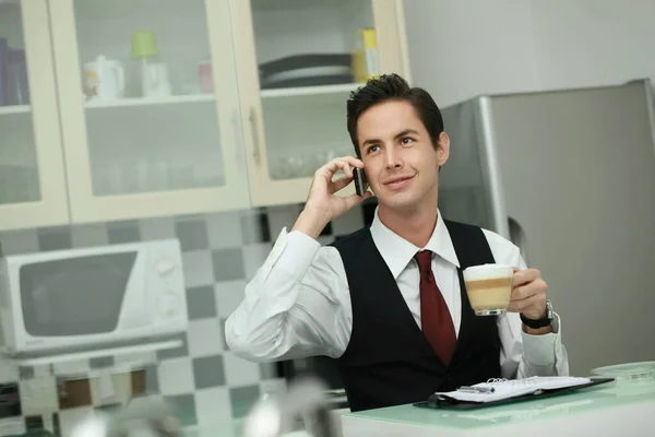 Empresario Hablando Por Teléfono Durante Descanso Del —  Fotos de Stock