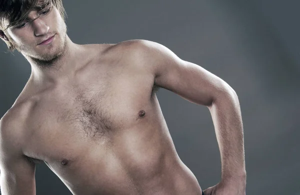 Uomo Mostra Suo Corpo Muscolare — Foto Stock