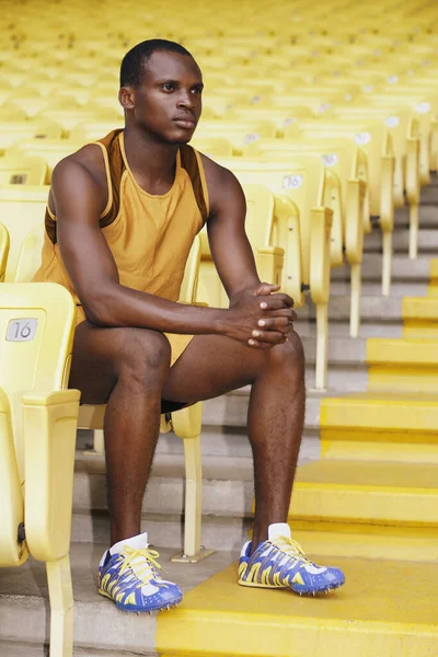 Hombre Asiento Del Estadio Amarillo — Foto de Stock