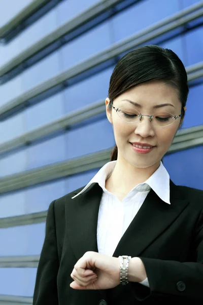 Businesswoman Checking Time Her Watch — Stock Photo, Image