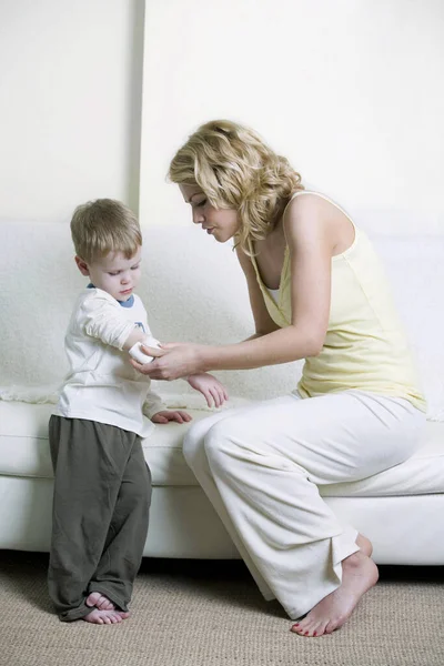 Mother Wrapping Son Arm Bandage — Stock Photo, Image