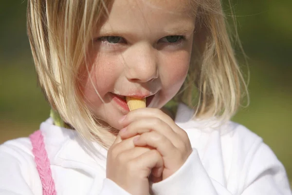 Girl Eating Ice Cream Cone — Stock Photo, Image