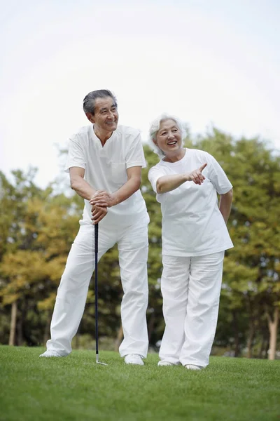 Senior Paar Golfen — Stockfoto