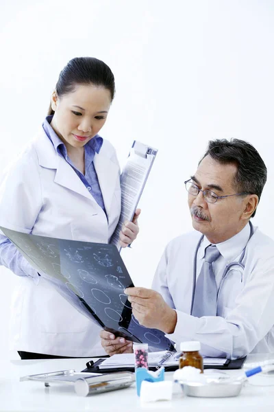 Médicos Tendo Uma Discussão — Fotografia de Stock