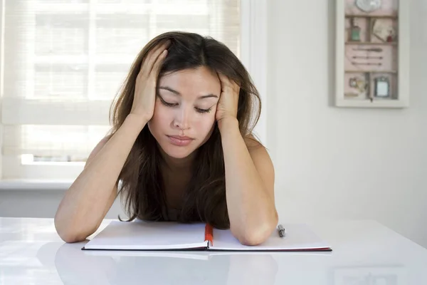 Vrouw Een Thuiskantoor — Stockfoto